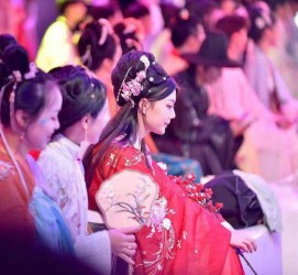 桂林汉服模特兼职(想做汉服模特去哪里找)