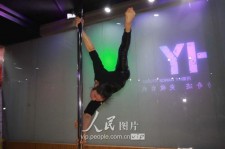 桂林钢管舞女神(女星钢管舞)