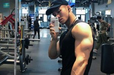 桂林肌肉男模(肌肉男模拟器)