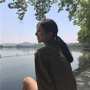 桂林私人伴游网带你看到天际，白色盐湖无际，蓝色天空无边