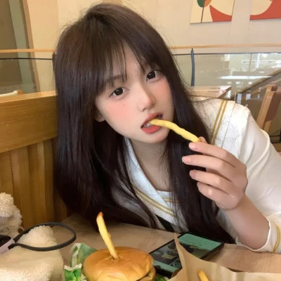 桂林伴游女生李欣怡的资料