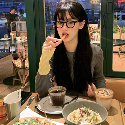 桂林伴游女生娄婷的资料