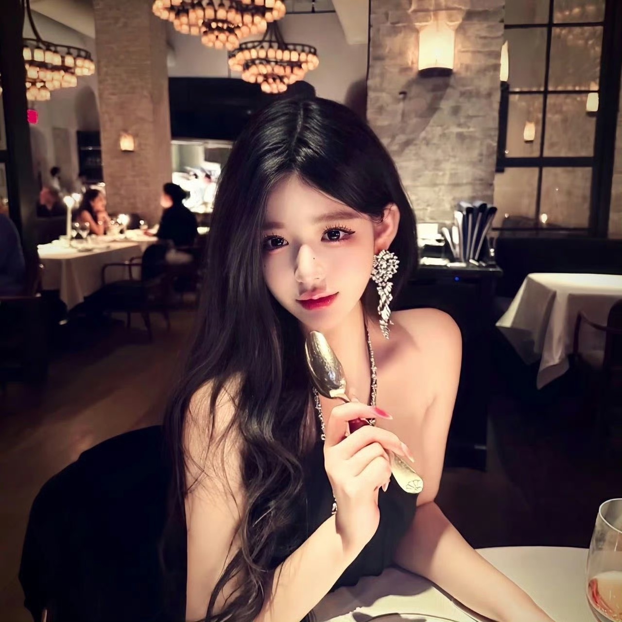 桂林伴游女生蓝盈盈的资料
