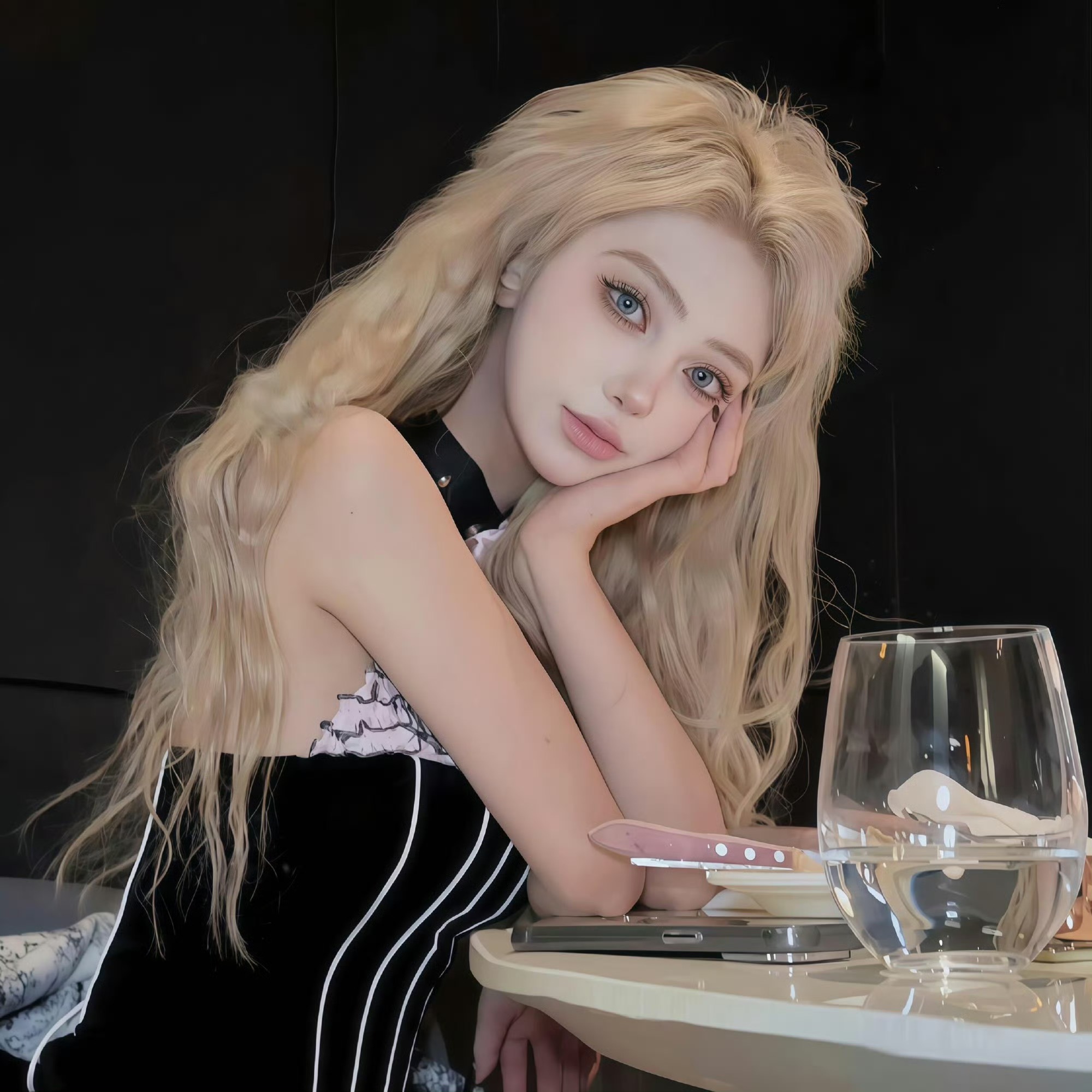 桂林伴游女生晨露的资料